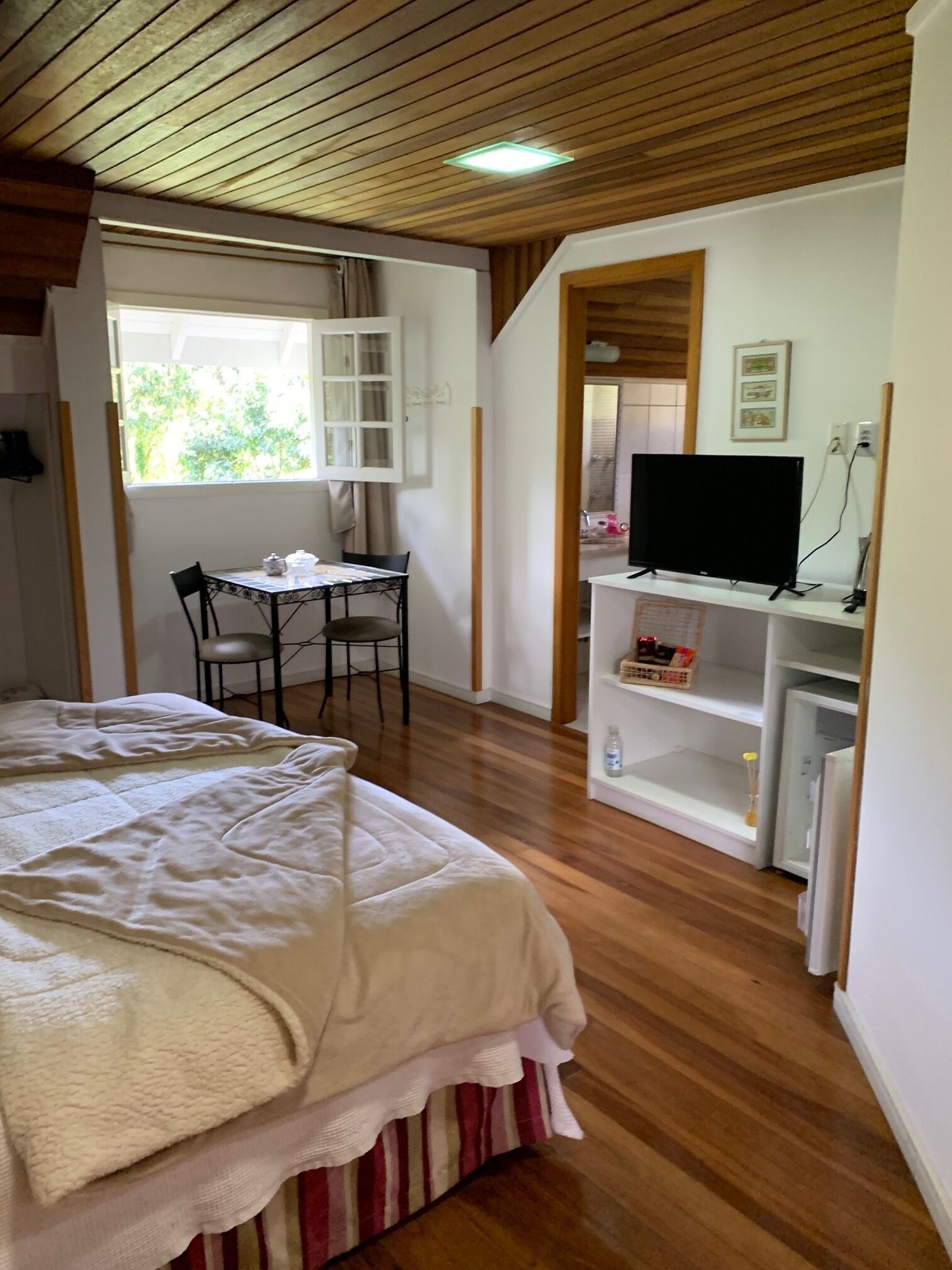 3 quartos, Wi-Fi de cortesia, roupa de cama