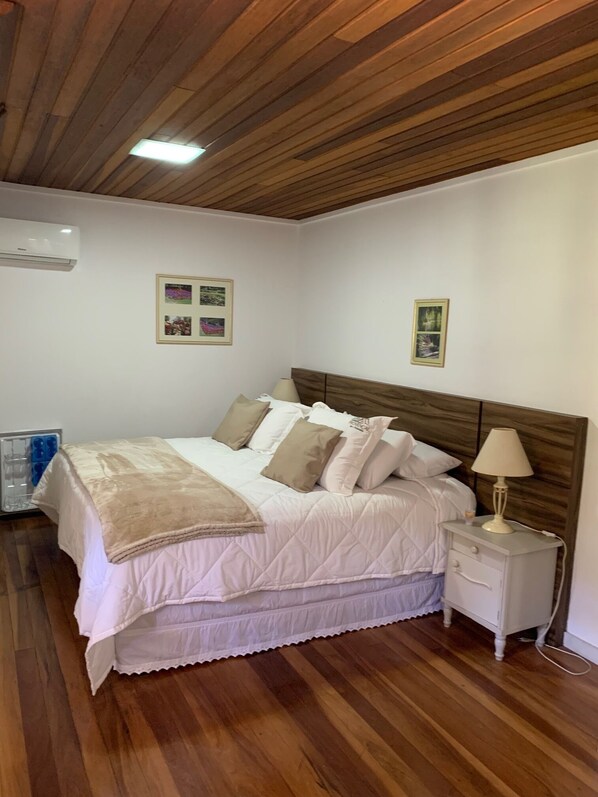 3 bedrooms, free WiFi, bed sheets