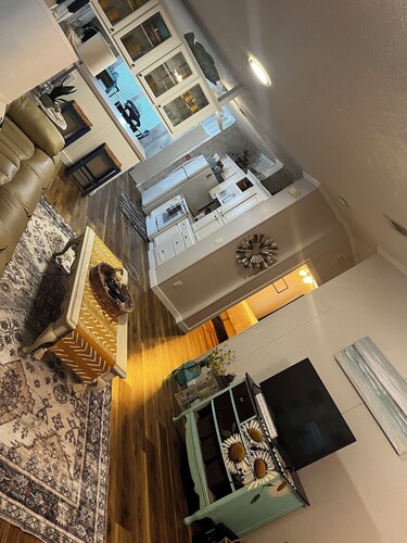 Perfect getaway-waterfront- private Dock-Pet available