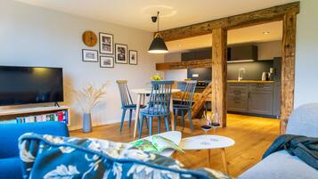 Smart-TV, Bücher, Stereoanlage