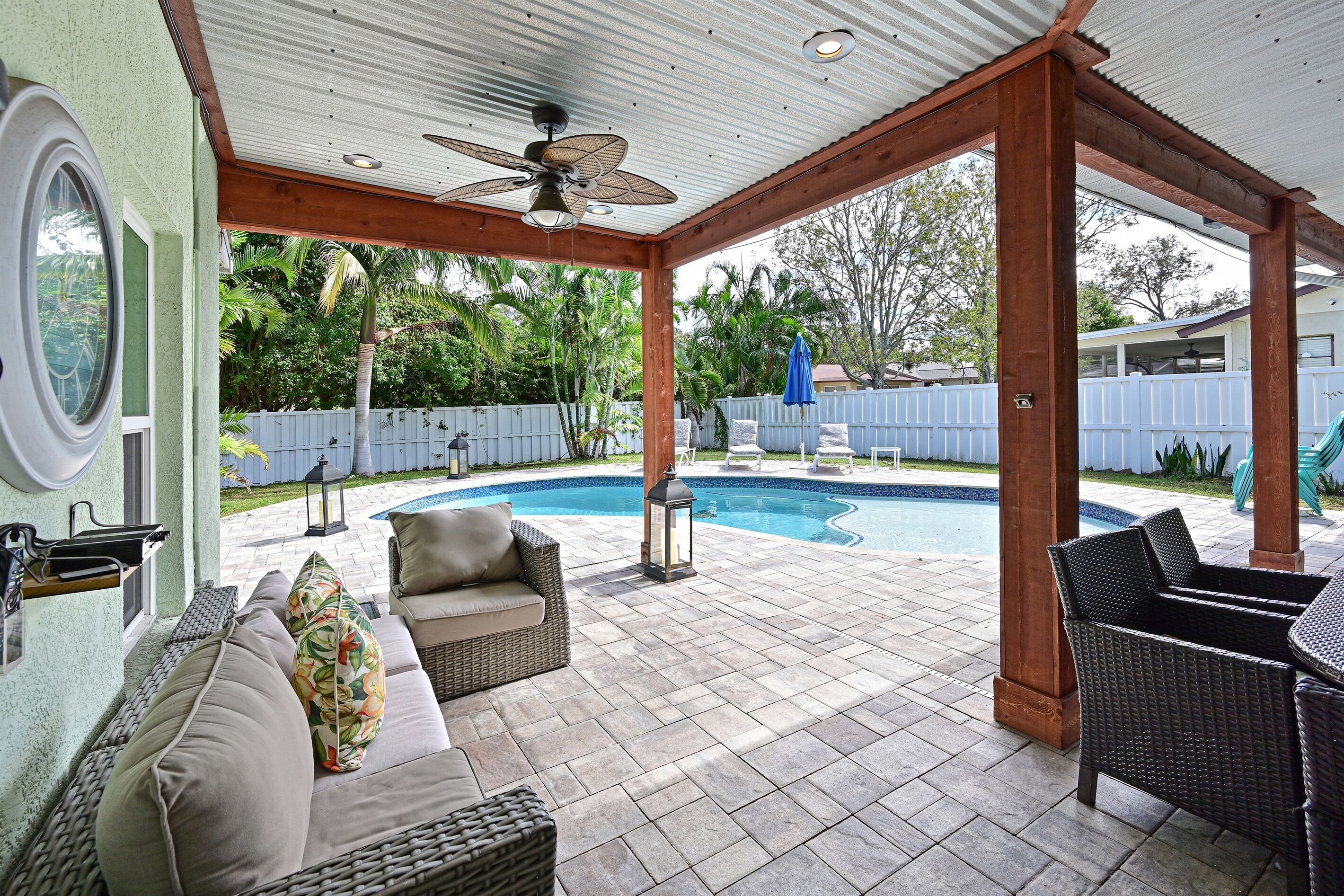 室内游泳池，恒温泳池