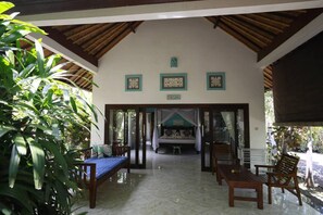 Cottage | Balcony - Kirana Homestay - Breeze Bungalow (Karangasem)
