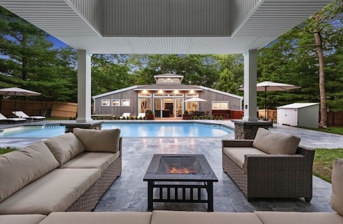 PRIVATE POOL ~ PERFECT HAMPTONS GETAWAY ~ WBH
