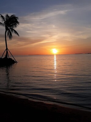 Beach nearby, sun-loungers, beach towels