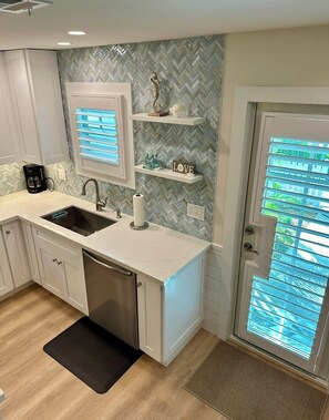 Fridge, microwave, oven, stovetop - Truman Annex 2 bedroom 2.5 bath Townhouse- Newly renovated. Steps to pool (Key West)
