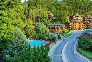 Indoor pool, outdoor pool - Gateway to Fabulous Smokies with indoor waterpark. (Gatlinburg)