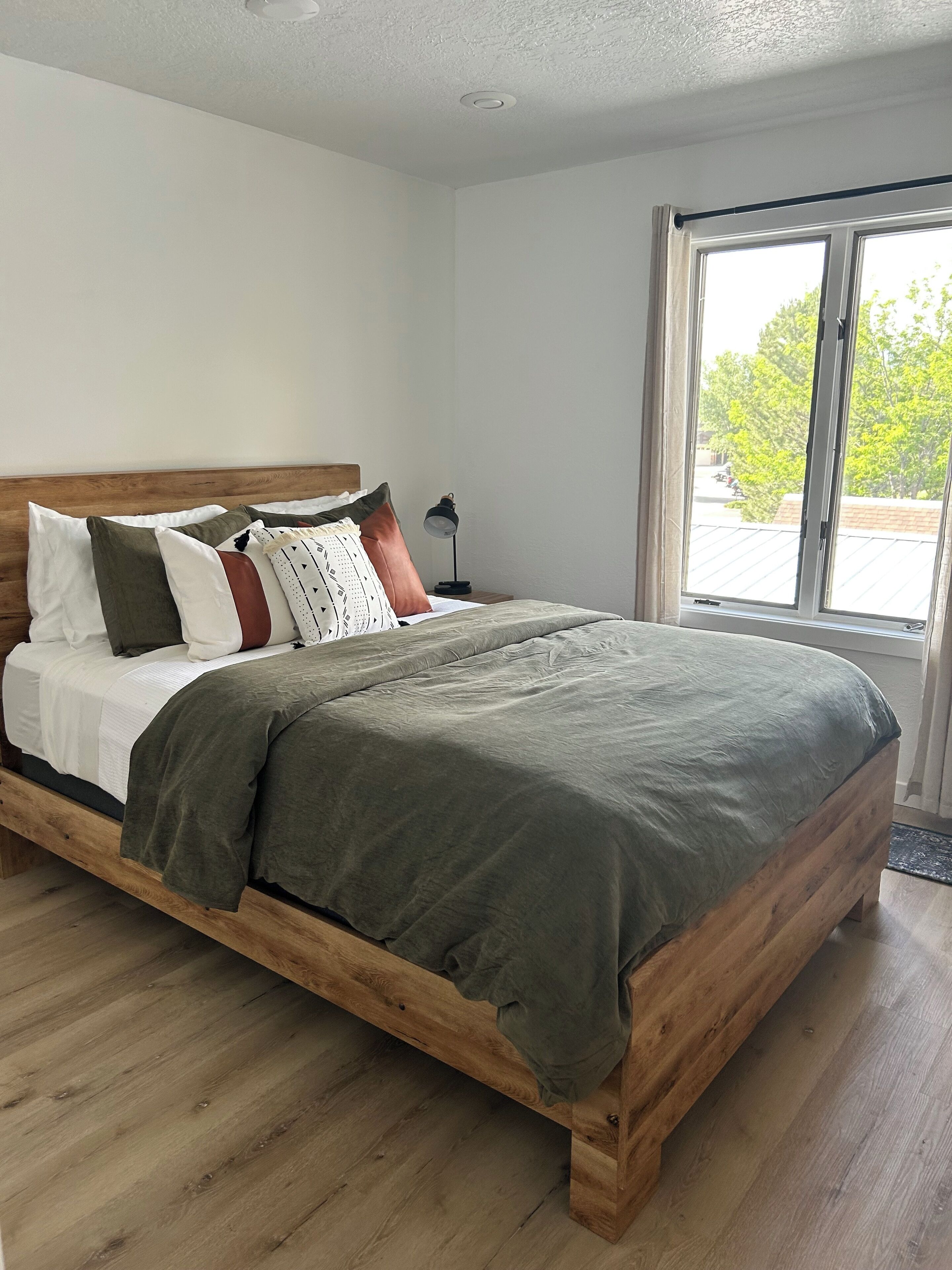 2 chambres, coffres-forts dans les chambres, fer et planche à repasser