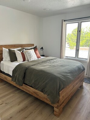 2 chambres, coffres-forts dans les chambres, fer et planche à repasser