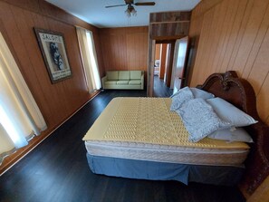 4 bedrooms, desk, iron/ironing board, free WiFi