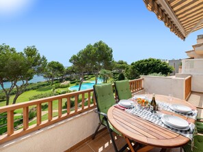 Outdoor dining - Apartment in Jardin del Rey with pool and beach 100m away (Portocolom)