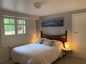 5 slaapkamers, een strijkplank/strijkijzer, reisbedje, gratis wifi