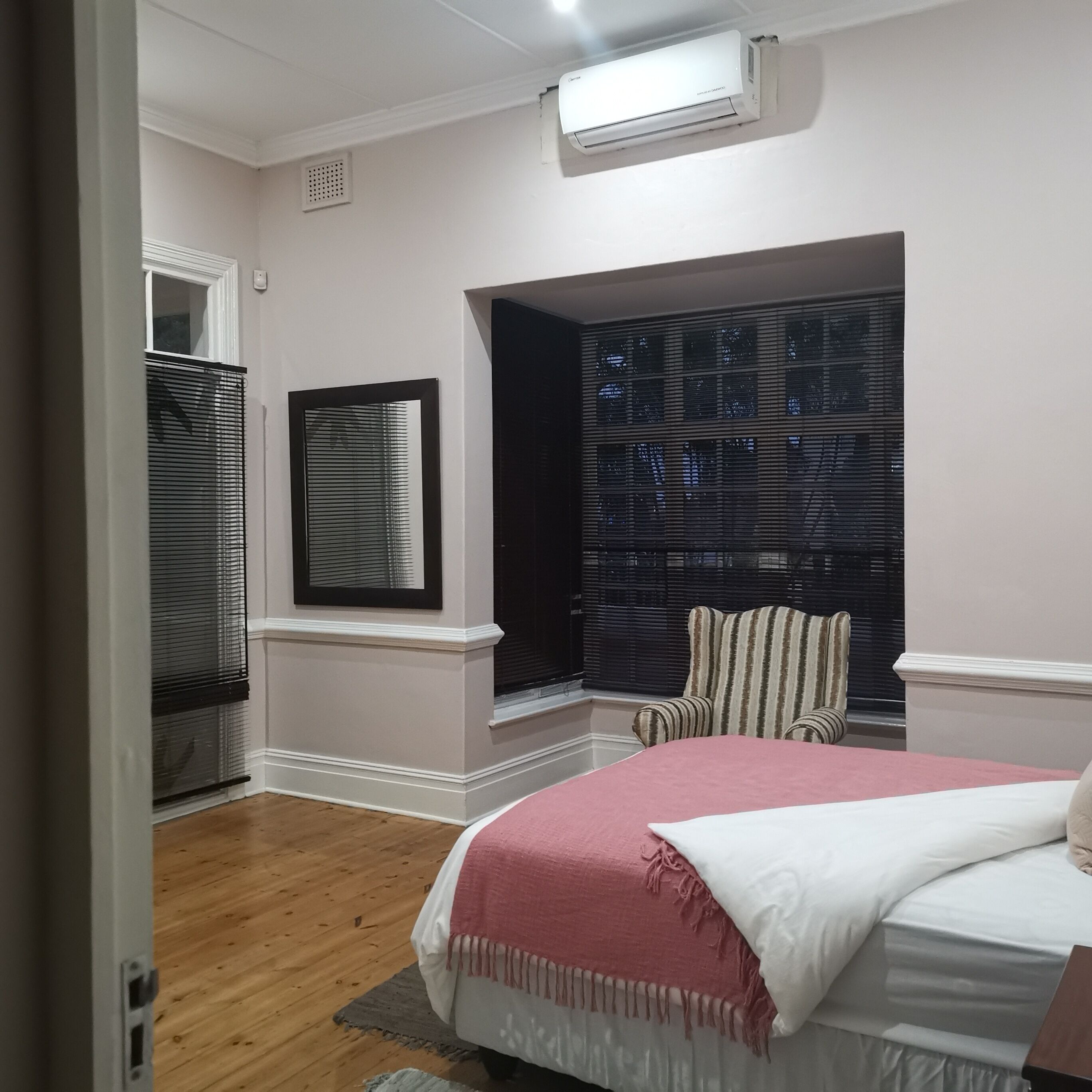 1 chambre, bureau, accès Internet, draps fournis