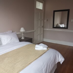 1 chambre, bureau, accĂšs Internet, draps fournis