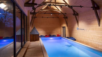 Una piscina techada