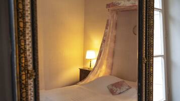 9 slaapkamers, een strijkplank/strijkijzer, reisbedje, gratis wifi