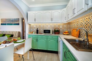 Fridge, microwave, oven, stovetop