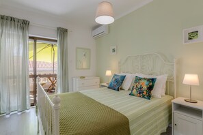 2 bedrooms, in-room safe, desk, iron/ironing board