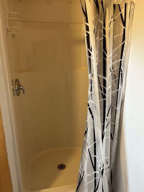 Shower, hair dryer, towels, soap - Private Waterfront Cabins (Bussey)