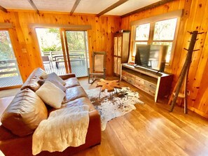 TV, fireplace, Netflix, Hulu