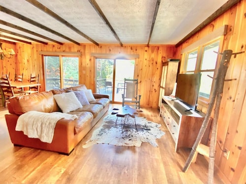 Mountain Creek Cabin VERY private 13 acres with trails, creeks. Bordering USNF!