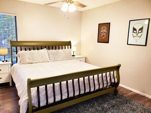 1 室のベッドルーム、デスク、アイロン / アイロン台、WiFi (無料)