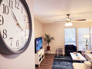 テレビ、Netflix、Hulu、書庫