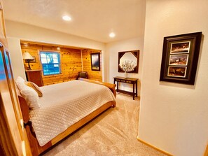 20 bedrooms, desk, free WiFi, bed sheets