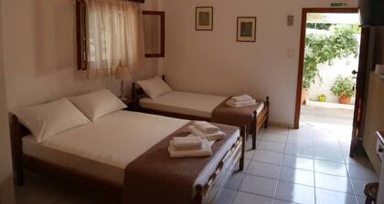 Chrysoula’s Welcoming Triple Room with Yard