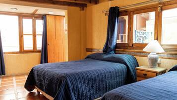 Quarto quádruplo standard | Roupas de cama premium, Wi-Fi de cortesia, roupa de cama