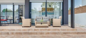 Amazing home in Peroj with WiFi