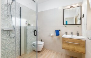 Shower - Beach front home in Peroj (Peroj)