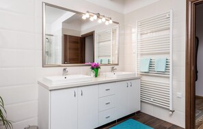 Shower - Awesome apartment in Bregi with house sea view (Bregi)