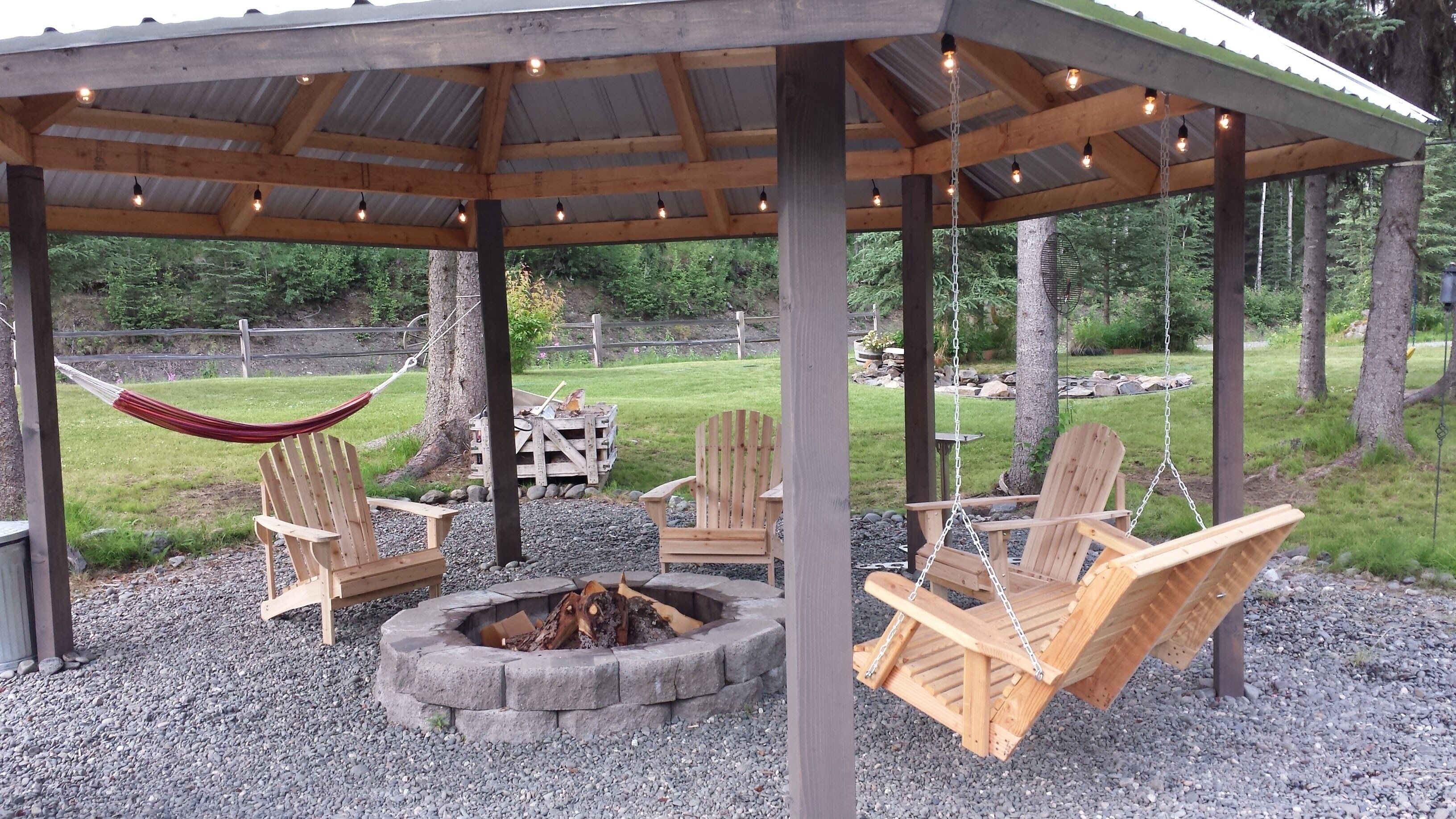 Cozy home minutes from the world famous Kenai River.