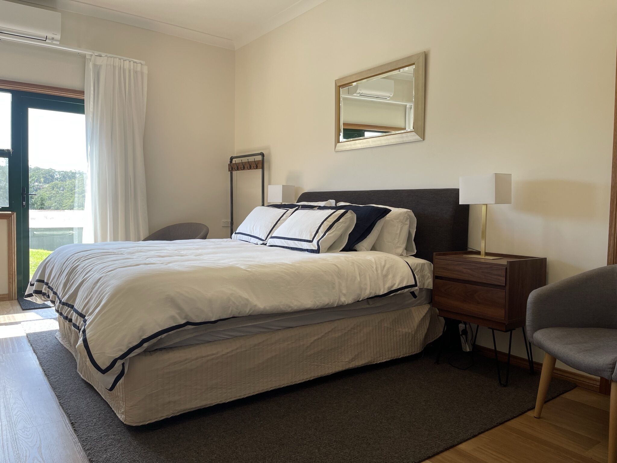 The Studio set among boutique vineyards — image 4