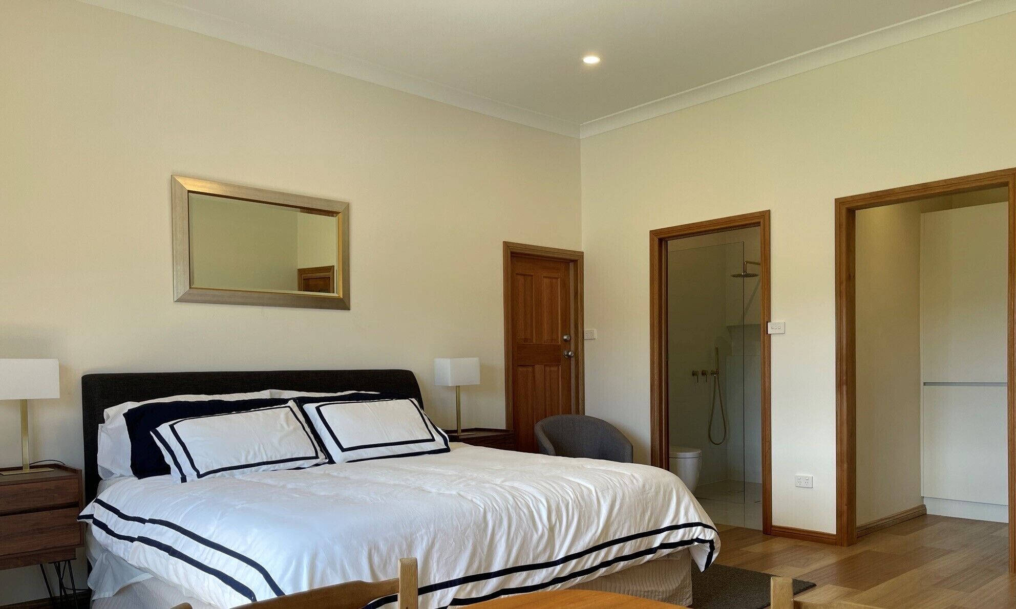 The Studio set among boutique vineyards — image 6