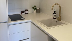 Kaffetrakter/tekoker, kjøleskap, mikrobølgeovn og ovn