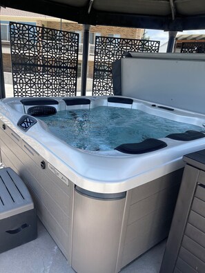 Outdoor spa tub - Pool, Hot tub, stunning view, 5 star, quiet and clean!’ (West Jordan)