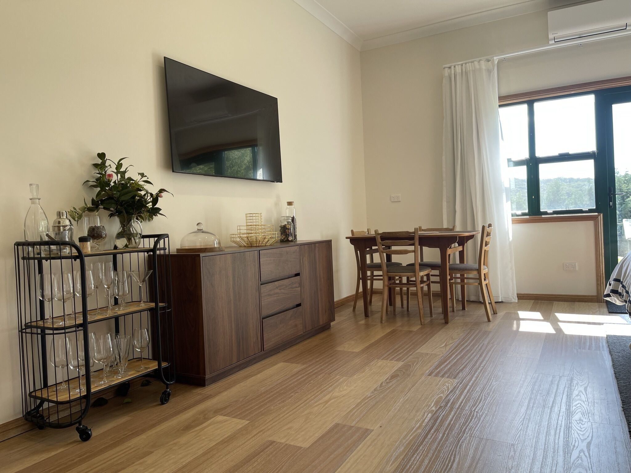 Resort style home set among boutique vineyards.   — image 4