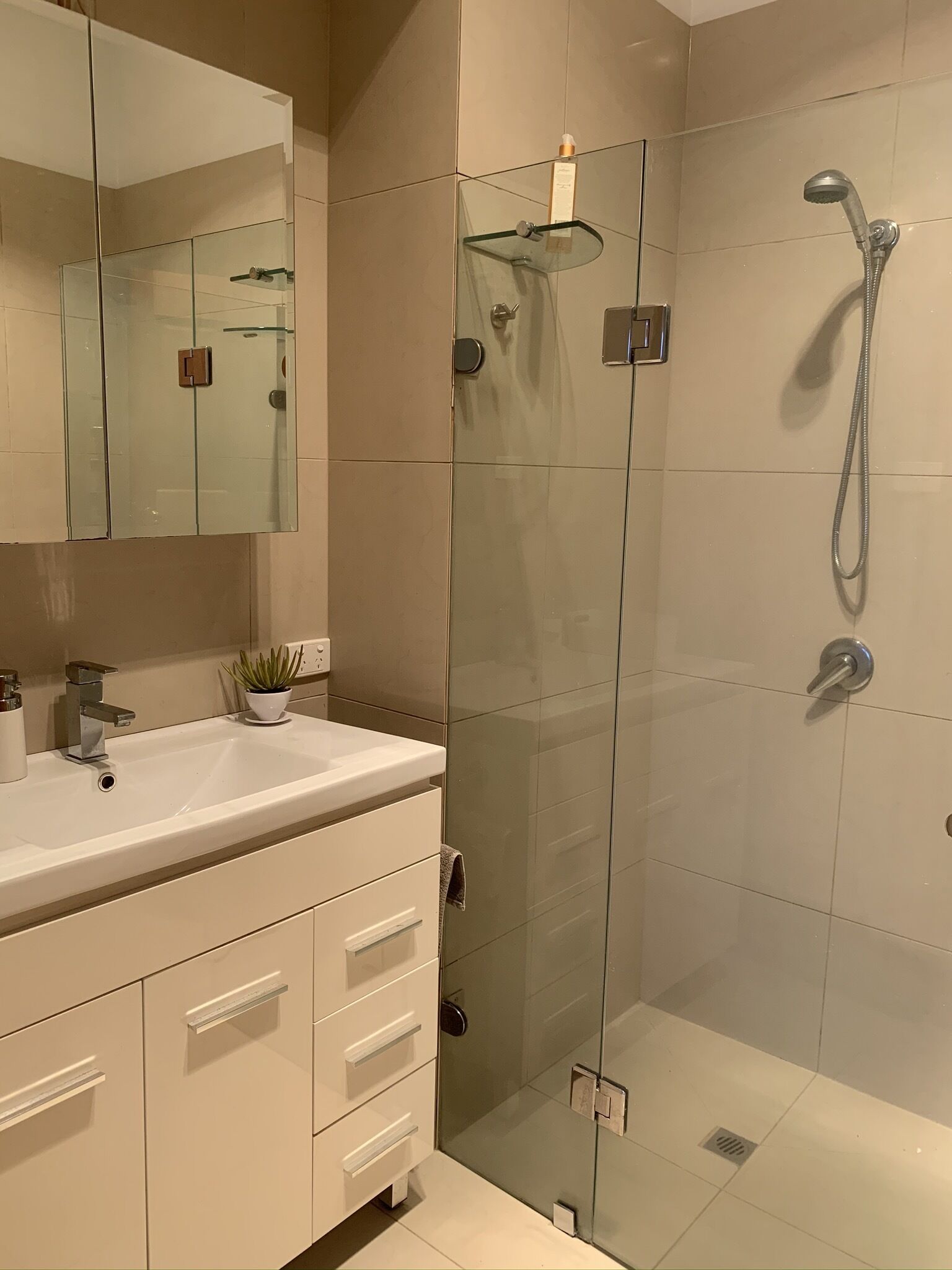 Resort style home set among boutique vineyards.   — image 24