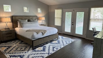 3 habitaciones, escritorio, tabla de planchar con plancha y wifi gratis