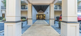 2BR/2BA Minutes from Beach & Golf. VRBO's Avg Rate includes cleaning + fees