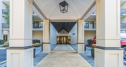 2BR/2BA Minutes from Beach & Golf. VRBO's Avg Rate includes cleaning + fees
