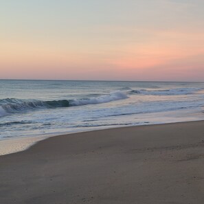 A beach with waves and a clear sky. - Shore Beats Work! (2040 Sq ft) (Kill Devil Hills)