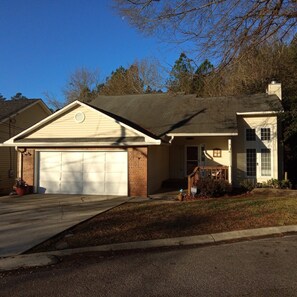 Exterior - Masters Golf - Walk To The Course!! How May Beds Do You Need? (Augusta)