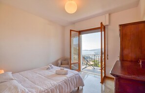 3 bedrooms, travel cot, free WiFi