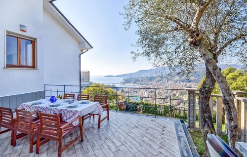 Nice home in Rapallo with kitchen