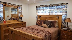 2 bedrooms, in-room safe, iron/ironing board, WiFi - Death Valley Gateway -Suite B (Beatty)