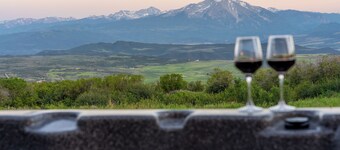 6 Person Hot Tub Spa, Amazing Mountain Views, Remote Nature Getaway For Families