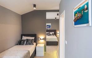 4 habitaciones, cuna de viaje, wifi gratis y ropa de cama