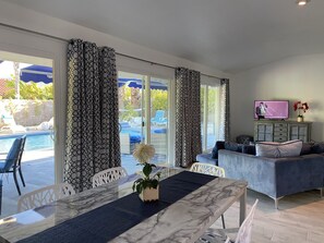 Smart TV, chimenea y tenis de mesa 
